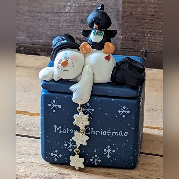 Cute Vintage Snowman Candle With Lid and Snowflake Dangles - Picture 2 of 11